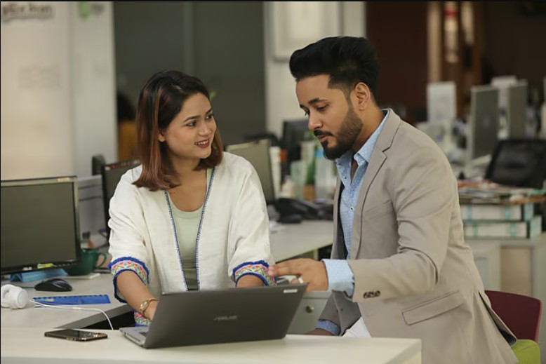 ভবিষ্যৎ গড়ার পথে ইন্টার্নশিপ নাকি প্রজেক্ট পেপার